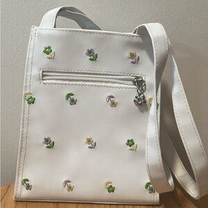 Vintage 90s Floral embroidered purse